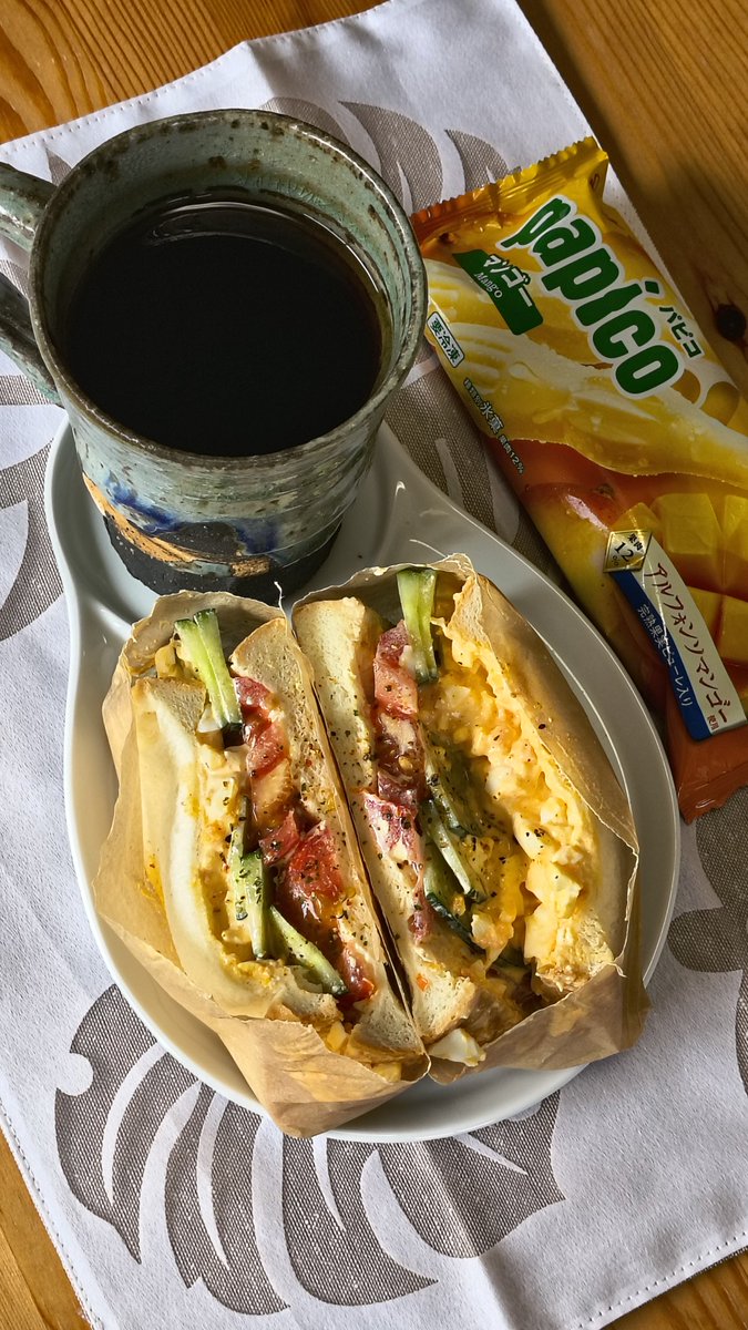 mipo166's tweet photo. 朝ごは〜ん🐣🍅🥪☕
今日は📕読書しま〜す
#おうちごはん
#サンドイッチ
#コーヒー
#宮本浩次
#エレカシ
#小沢仁志
#波乱を愛す https://t.co/SluLmRRNlG