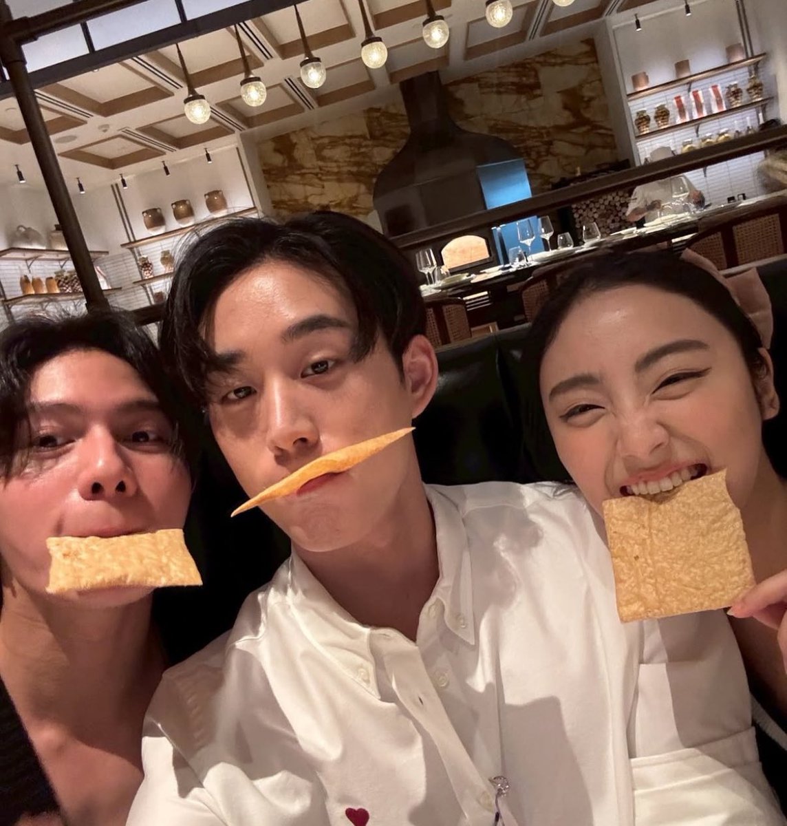 sthibtw_'s tweet photo. ไม่มีอะไรเว่อไปกว่าการพาแฟนไปดินเนอร์กับกลุ่มเพื่อนแล้วใส่นาฬิกาที่เพิ่งแฟนซื้อให้ไปอวดหรอกค่ะ  ค่อนข้างจะตัวแม่มาก ผู้ให้กำเนิดเคะทั่วโลก ถ้านี่เป็นม๋าเด้กนี่ยิ้มแก้มแตกไปละ https://t.co/TYVjO7X2mh