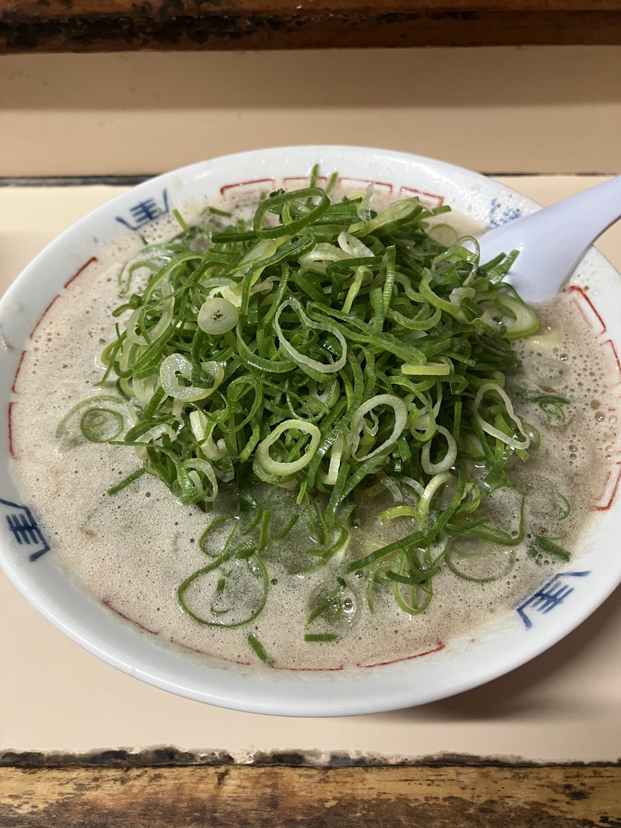 taro_ho17's tweet photo. 福岡で3日もライブできて最高でした！！
美味いもの多すぎて、今日は食べてもいいか、しょうがないと毎度思わせてくれる福岡が大好きです。やっぱり日本一のグルメタウンです🍴

sumika、ツアーunique残り2本！
楽しみます😊 https://t.co/fJgkTIYHnt