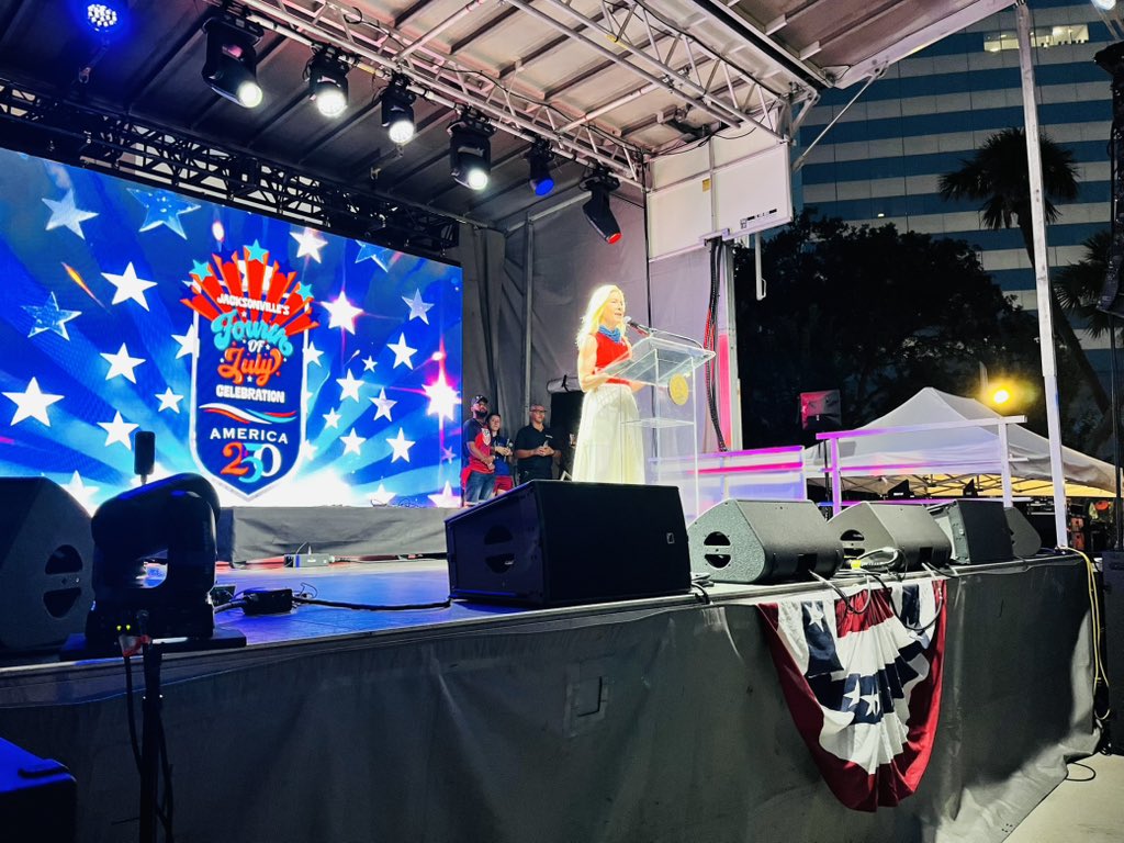 MayorDeegan's tweet photo. What a beautiful night and a wonderful sight – our city coming together to celebrate 250 years of a nation that believes tomorrow will be better than today. Happy Independence Day, Jacksonville. May God bless those who serve. May God bless you, your family, our city and country. https://t.co/Qi25WTSTtg