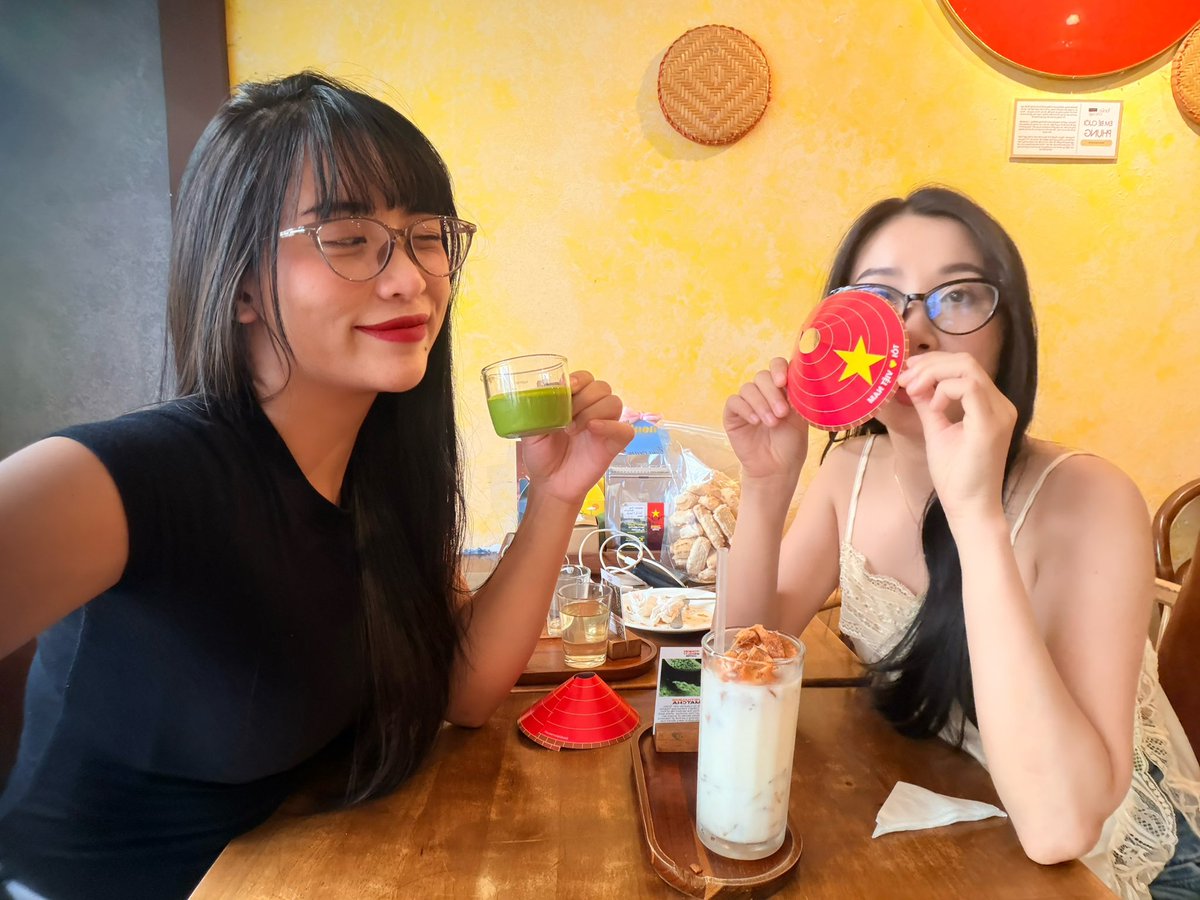 huongquynh97's tweet photo. GM ☺️☺️☺️ 
Chúc mọi người cuối tuần hết nấc nha 😆😆😆😆 https://t.co/fH1S5yV4PK