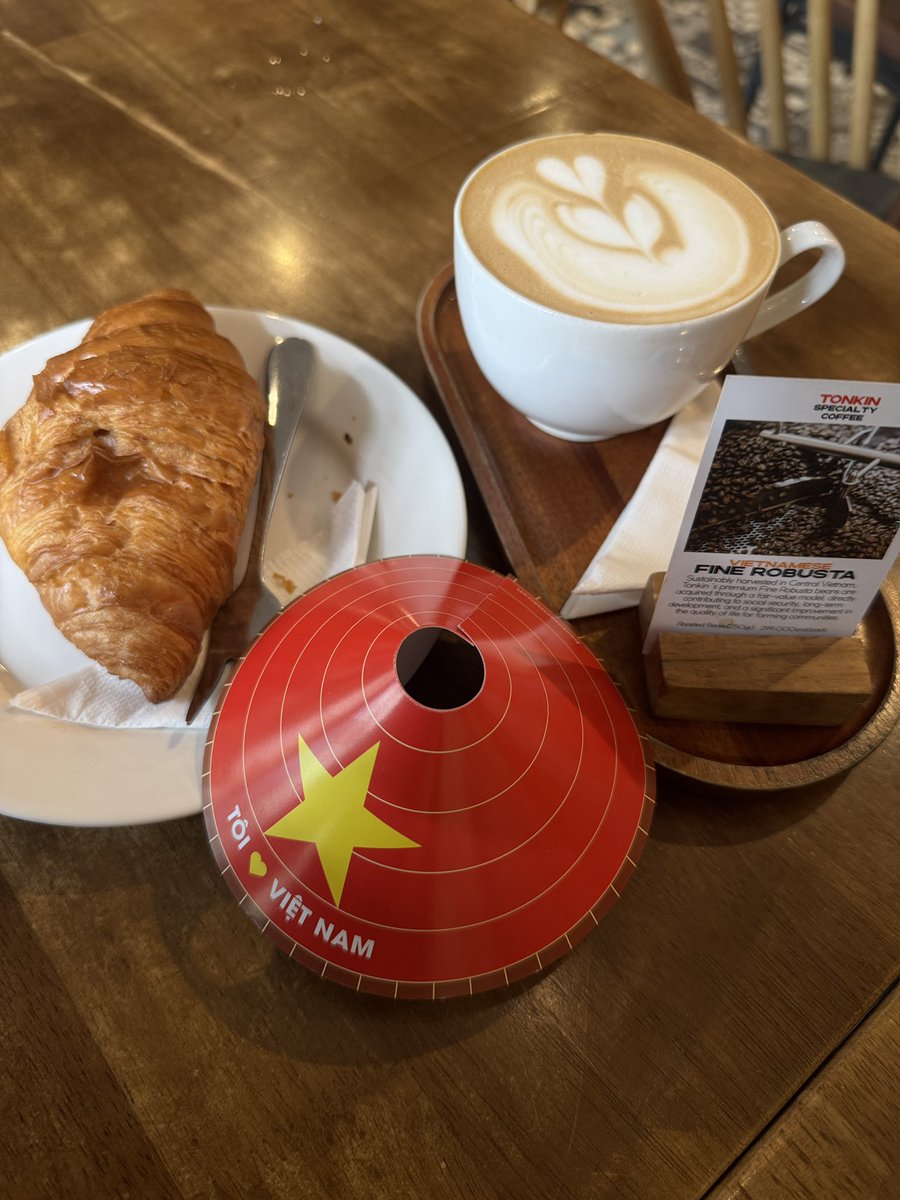huongquynh97's tweet photo. GM ☺️☺️☺️ 
Chúc mọi người cuối tuần hết nấc nha 😆😆😆😆 https://t.co/fH1S5yV4PK