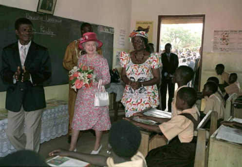 KZankeli's tweet photo. settings & fanfooling : a ghanaian mastery since 1966.

talk about perfect timing! 
an english lesson on the queen's visit?

a basic schoool, labadi wireless, c. nov. 1999.