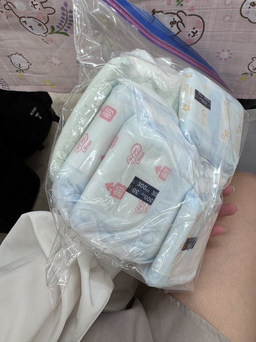 YuiMinase_Bike's tweet photo. 差し入れなどいただいちゃった!♡ ´‐ https://t.co/MpGrKWq6c5