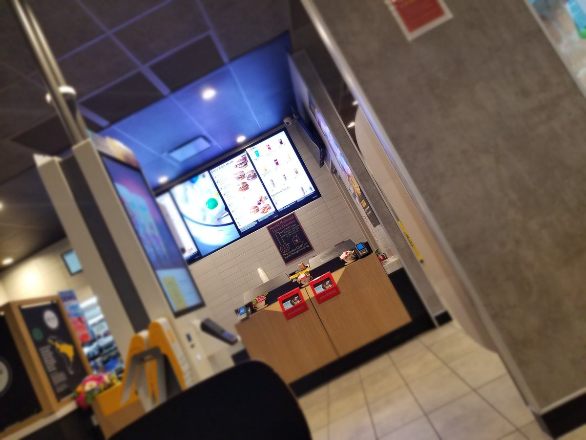 ThomasGouard's tweet photo. Craving satisfied. 🐟🍔 Nothing beats a perfectly steamed bun and crispy fish. #FiletOFish #FastFood #FishBurger #CravingSatisfied #CheatMeal #BurgerGram #SeafoodLover #ComfortFood #FastFoodLife #LunchBreak @McDonalds https://t.co/Kh20d13ptL