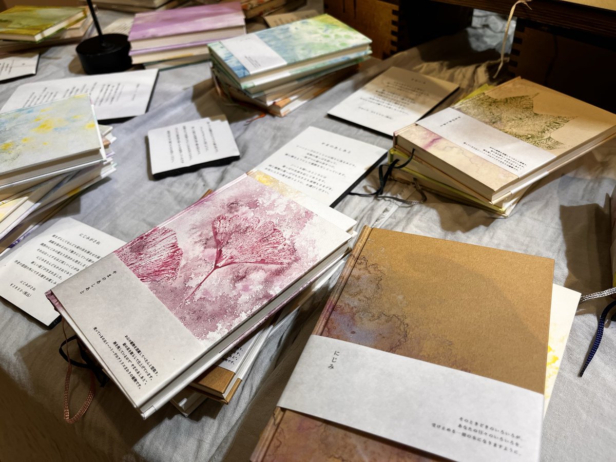suzumeyabooks's tweet photo. 博多阪急折り返しです。
あいにくの雨ですが、駅前は賑やか。
本日もお待ちしております。
旅のお供はもちろん久作先生です。
　
■ 福岡　博多阪急一階旅するCrefes
　7/1-7/7
　10:00-20:00
　(最終日18:00閉場)
　@crefes_official https://t.co/ZqJlcLrKRH