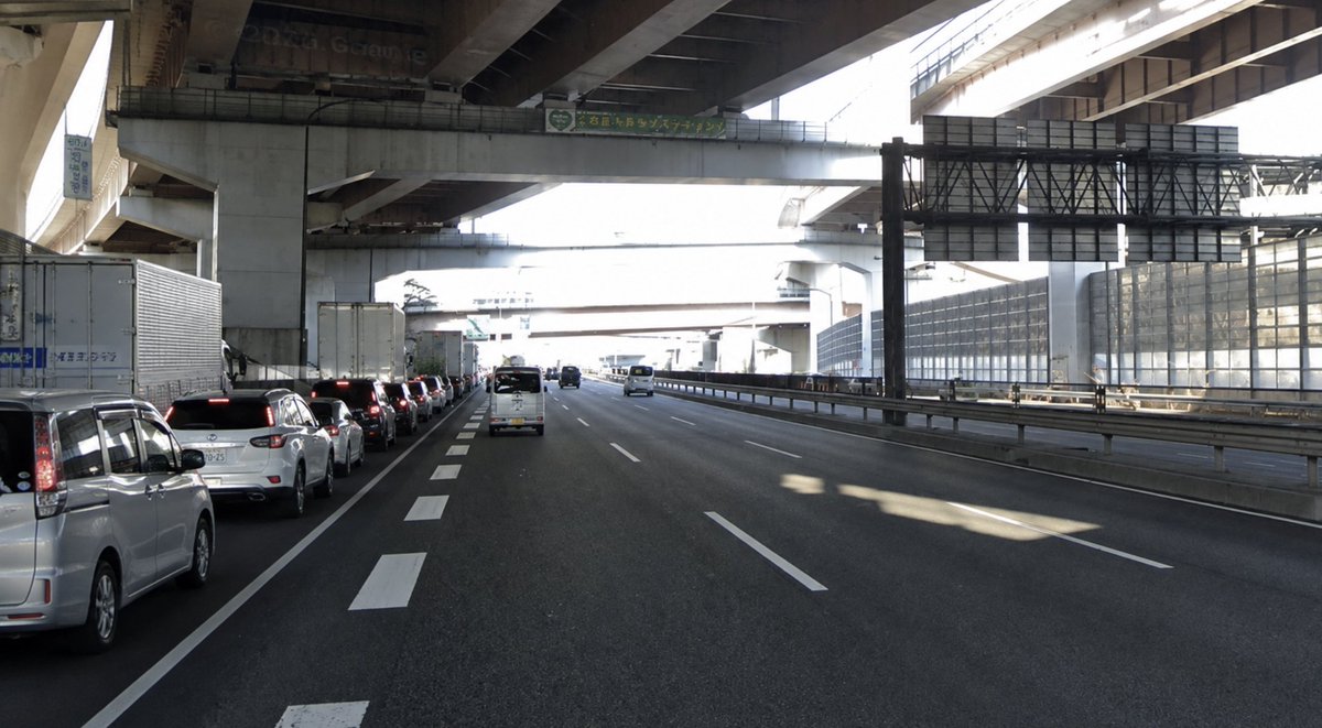 toyotamura_'s tweet photo. トヨタのボーナスは街まで動かす。

23号線を走っていたら、大高イオンICが大渋滞。

トヨタ自動車の夏のボーナスが7/1に支給された週末。

大高イオン、イオン東浦、イオンモール岡崎が一気に混む。

西三河では、ボーナス後の週末にイオンが激混みになるのは、もはや夏の風物詩です。 https://t.co/FBiTWZ4F8d