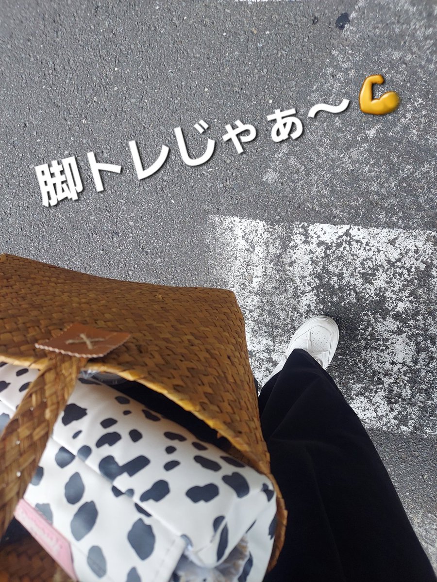 kobasute's tweet photo. ジームイン💪

本日脚トレ
　なんだけど
ストレッチ念入りにしすぎて
股関節少し痛めてる気がする

#筋トレ
#筋トレ女子 https://t.co/mrsZQPk95e