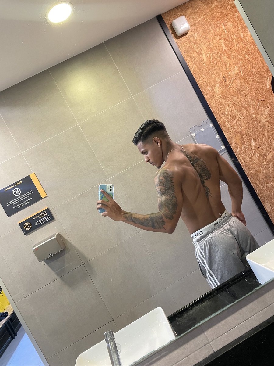 Danyyyels's tweet photo. Tu’ estas dura y yo me veo cabron en el espejo 😮‍💨 https://t.co/2VNcrdlr5S
