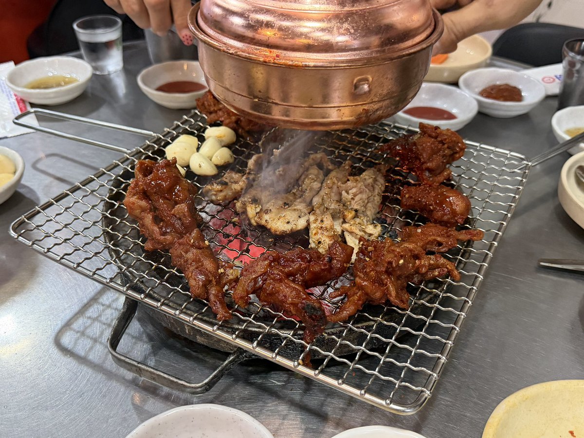 oomooloomool's tweet photo. 숯불 닭 목살 구이랑 닭발...
계란찜 필수였음 https://t.co/mblQeYlIKU