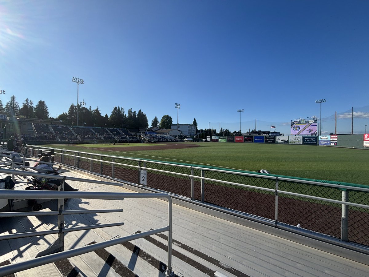 TheJoshHunter's tweet photo. In town for the World Cup, but a day off means some minor league ball. Decent Everett weather, @EverettAquaSox vs. @TC_DustDevils, and fireworks after the game. Looking forward to a great night at the ballpark. https://t.co/Iy2PmxHaBy
