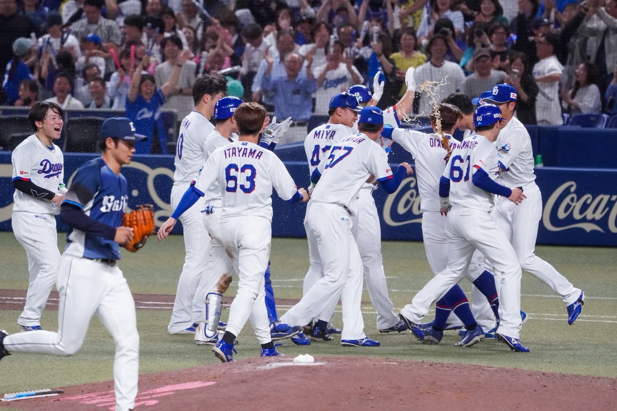 __dora89__'s tweet photo. 2026.06.05
⁡
叫びながらのフレームイン💫
⁡
#中日ドラゴンズ
#Dragons
#村松開人 https://t.co/WqmO22M8cg