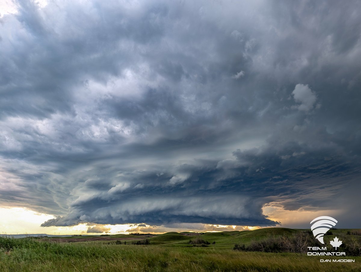 DanMaddenWX's tweet photo. Supercell to the East of Watts Ab 7:30 PM #abstorm @teamdomcanada https://t.co/xkuZYSQDtt