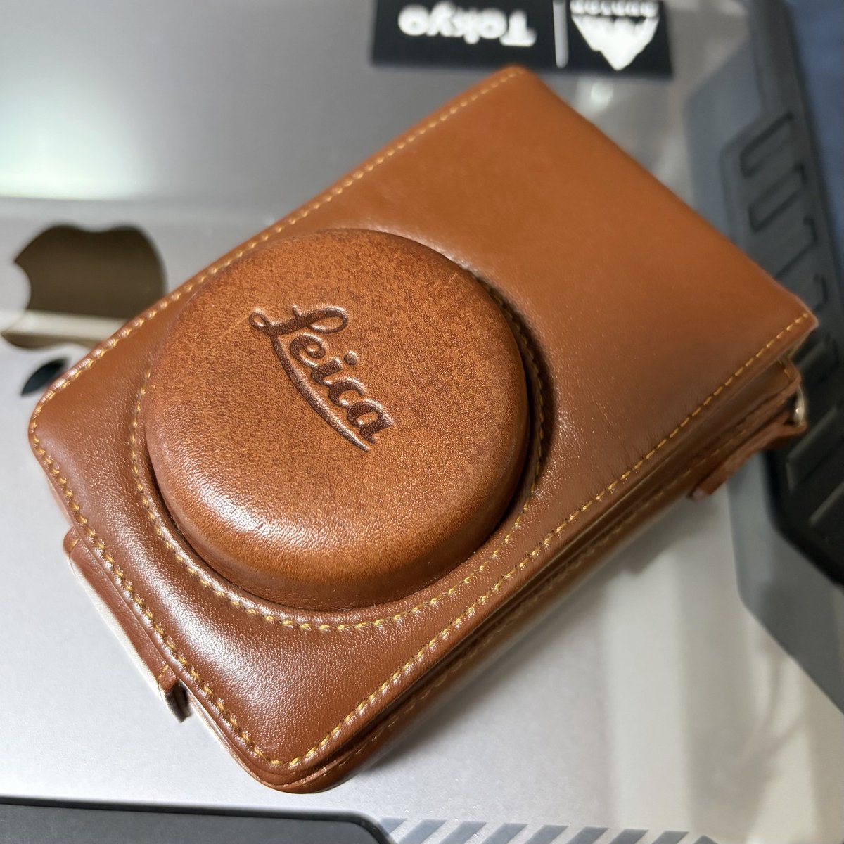 surfsnowspace's tweet photo. いつかはLeicaを！ってお呪いでジャンク救出したケースだけ何年も持ってましたがピタリのモデルに出会う前にGR挿したらナントここまでフィット‼︎これで決まりです
ケース: Leica 18785（と思う）
カメラ:RICHO GRⅣ monochrome https://t.co/AGXk9mmXZl