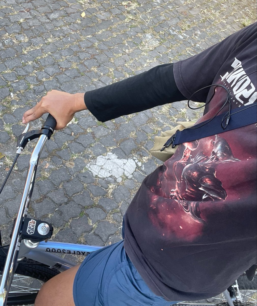 coffebit's tweet photo. Infokan gabung geng sepedamu yang pake kaos band itu fren, aku gakpopo wes bagian mijeti nek do kesel https://t.co/PcRQx8HPTP
