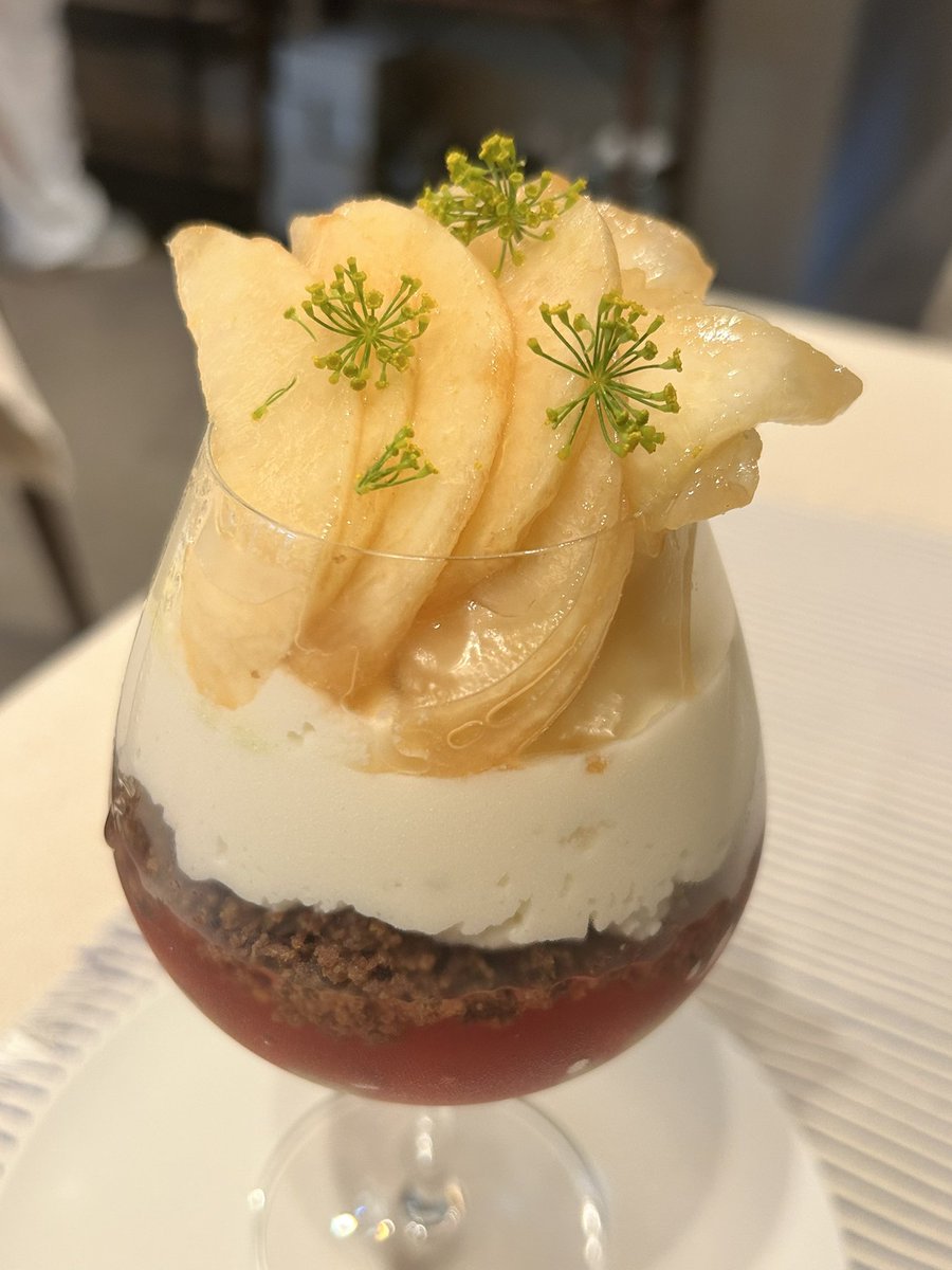 【桃①】 初めに桃（そして香り）を味わって、桃から離れて（クランブルが強め