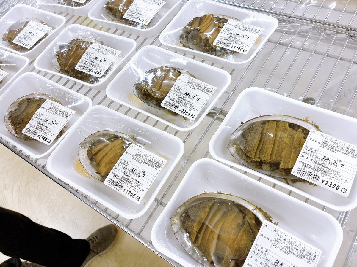 ajisaikan's tweet photo. 昨日に引き続き活あわび＆生サザエも出てますが、今日はすぐに食べられるアワビステーキや、煮サザエもありますよー🔥✨️ https://t.co/Pr1PMW3eCT