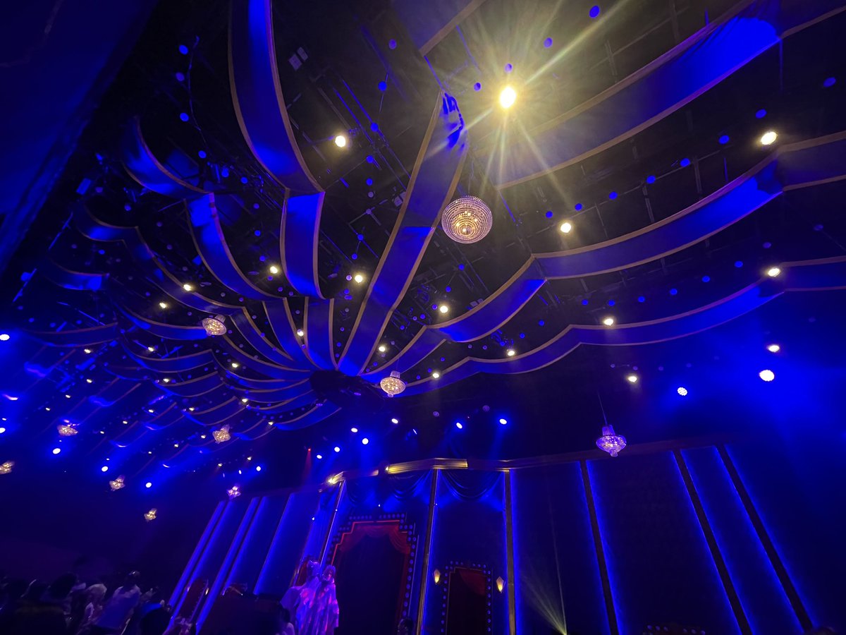u210jpn's tweet photo. 6月の刺激的＆お腹いっぱいの思い出🎭

他にもいろんなエンタメを浴びました！朗読劇、文楽、カフェ公演、アイドルLIVE、宝塚。それぞれから作り手と受け取り手の想いがひしひしと感じられて、そういうのも含めて私はエンターテイメントが大好きだ〜！ https://t.co/jOmdF2VSC5