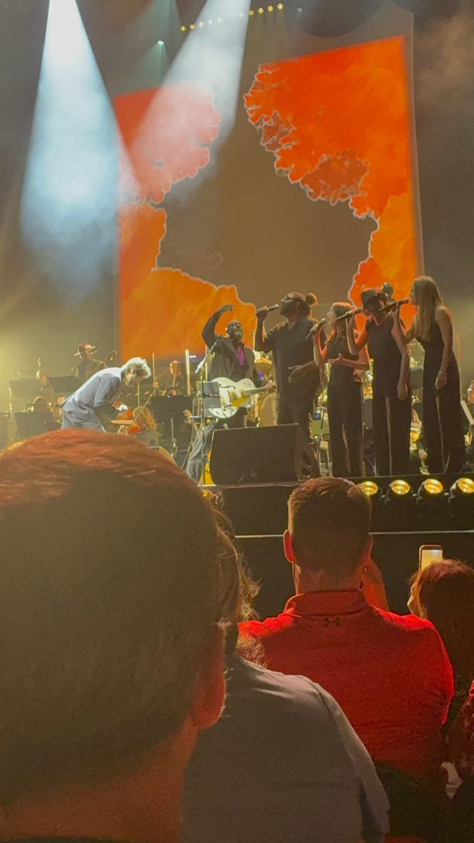 LawrenceSays89's tweet photo. Had the opportunity to sing background for #JoshGroban last night! I felt good doing what I love to do! #BackgroundVocals #Singer #StageLife https://t.co/xBZvBk593N