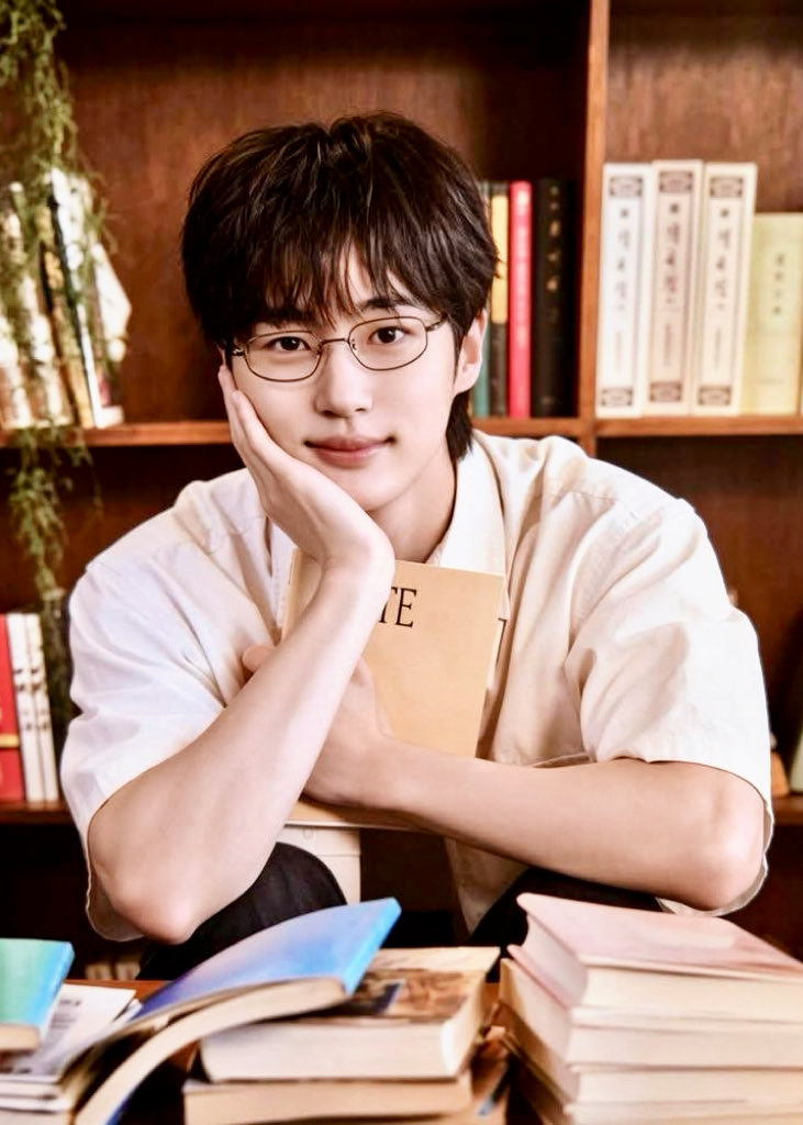 cegilnyausok's tweet photo. WOOSEOK POTTER             HARRY POTTER https://t.co/N31n6PA5Sc