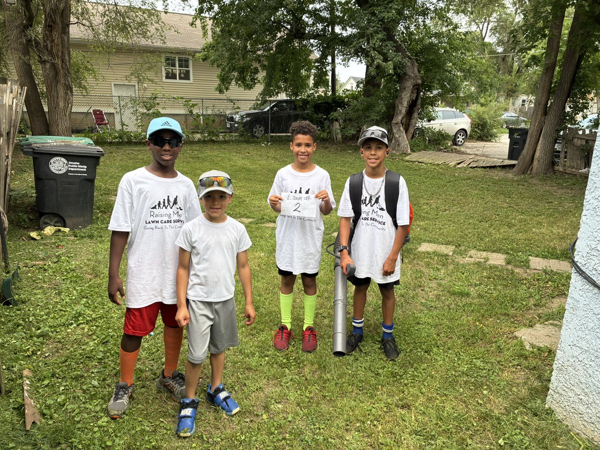 iamrodneysmith's tweet photo. Nathan, David &amp; Sakari of Omaha, Nebraska who recently signed up our 50 yard challenge, mowed their 2nd  lawn ! Nice job ! https://t.co/sF6x5Vzic9
