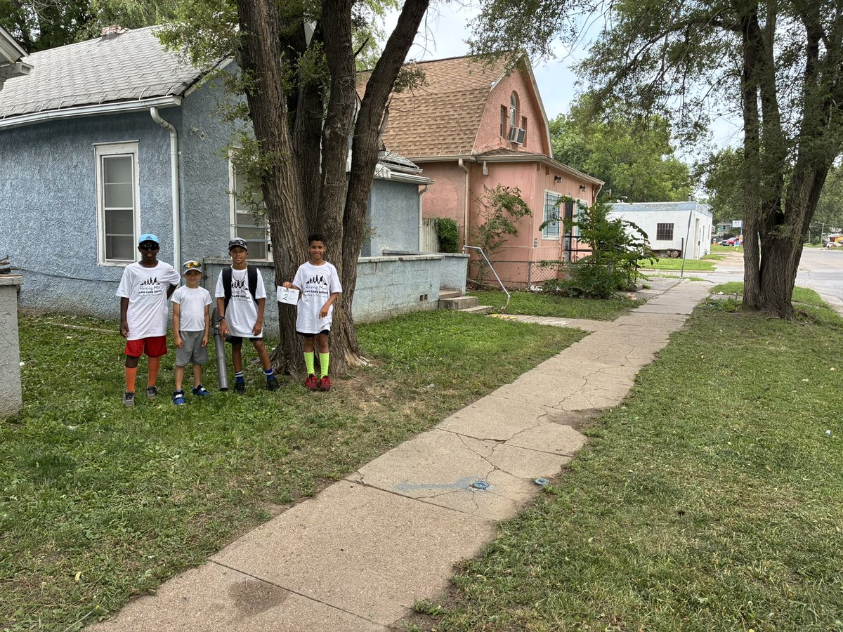 iamrodneysmith's tweet photo. Nathan, David &amp; Sakari of Omaha, Nebraska who recently signed up our 50 yard challenge, mowed their 2nd  lawn ! Nice job ! https://t.co/sF6x5Vzic9
