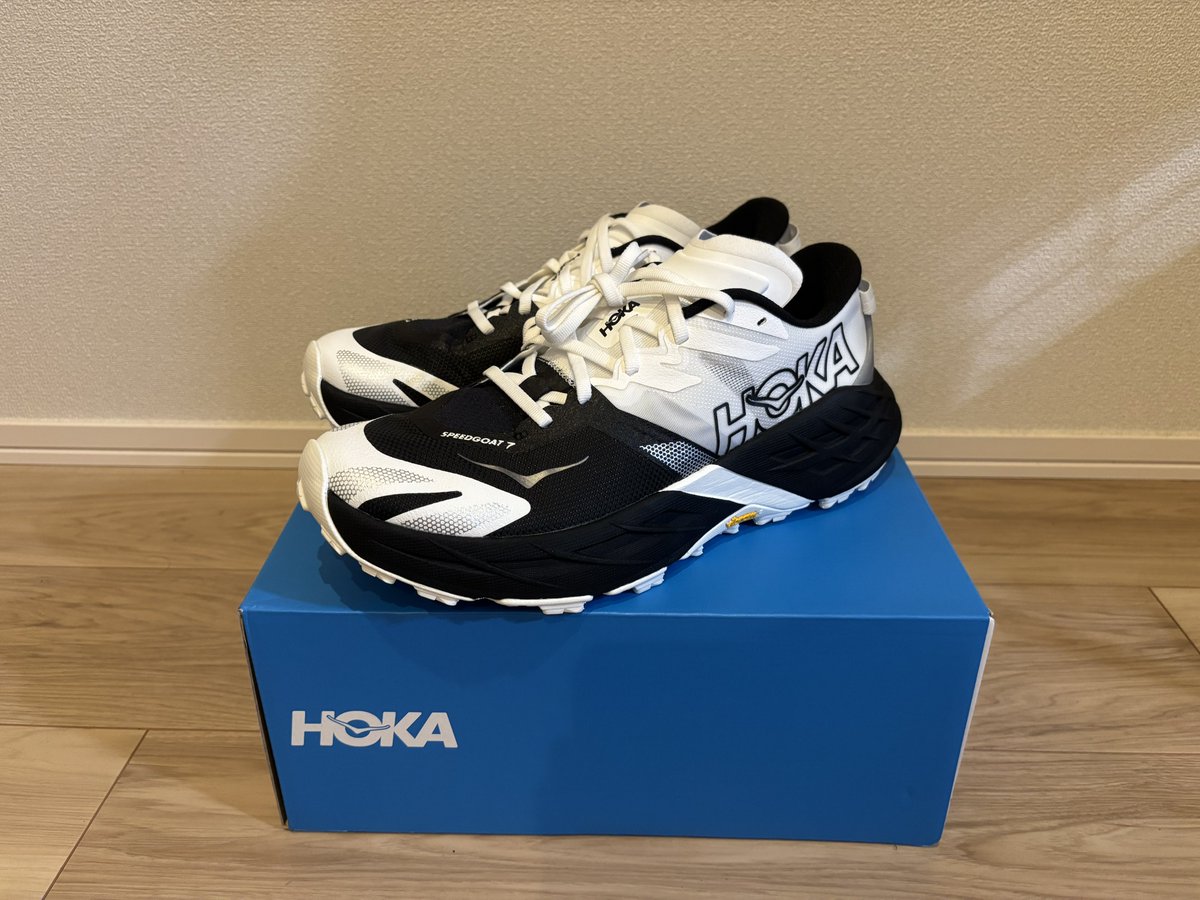takataka0523___'s tweet photo. キタ!HOKA SPEEDGOAT 7 着弾!!
箱を開けた瞬間からテンション爆上がり!
このゴツい見た目なのに軽い🥰サロマ100kmを完走した次は、新しい景色をこの相棒と見に行く!はやく、はやく、やま、山したい😍
#HOKA #SPEEDGOAT7 #トレイルランニング #ランニング https://t.co/g7injo6vVg
