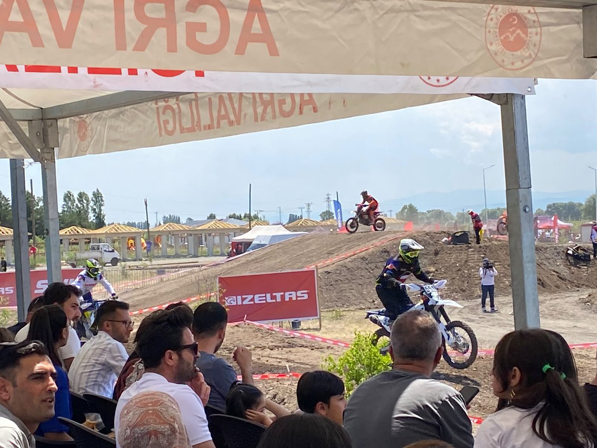 HamurGm's tweet photo. 📌Hamur Kaymakamlığı koordinesinde Türkiye Skill Enduro &amp; ATV Şampiyonası yarışlarına TRT Ağrı Parkta seyirci olduk. Organizasyonda heyecan doruktaydı . Yarışlara katılan tüm sporcularımızı tebrik ederiz. 🏁🏍️🛵🎉👏👏🎊 https://t.co/0ZEzchwO2u