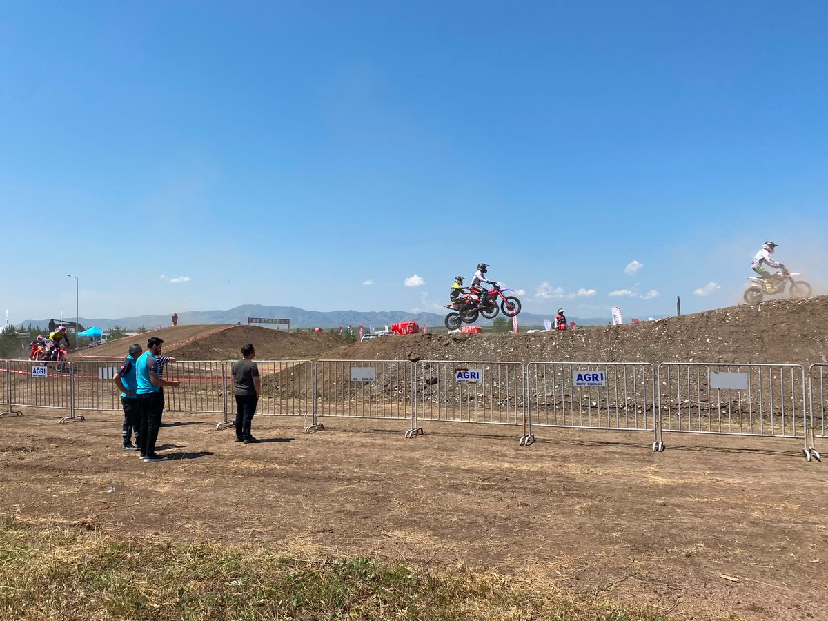 HamurGm's tweet photo. 📌Hamur Kaymakamlığı koordinesinde Türkiye Skill Enduro &amp; ATV Şampiyonası yarışlarına TRT Ağrı Parkta seyirci olduk. Organizasyonda heyecan doruktaydı . Yarışlara katılan tüm sporcularımızı tebrik ederiz. 🏁🏍️🛵🎉👏👏🎊 https://t.co/0ZEzchwO2u