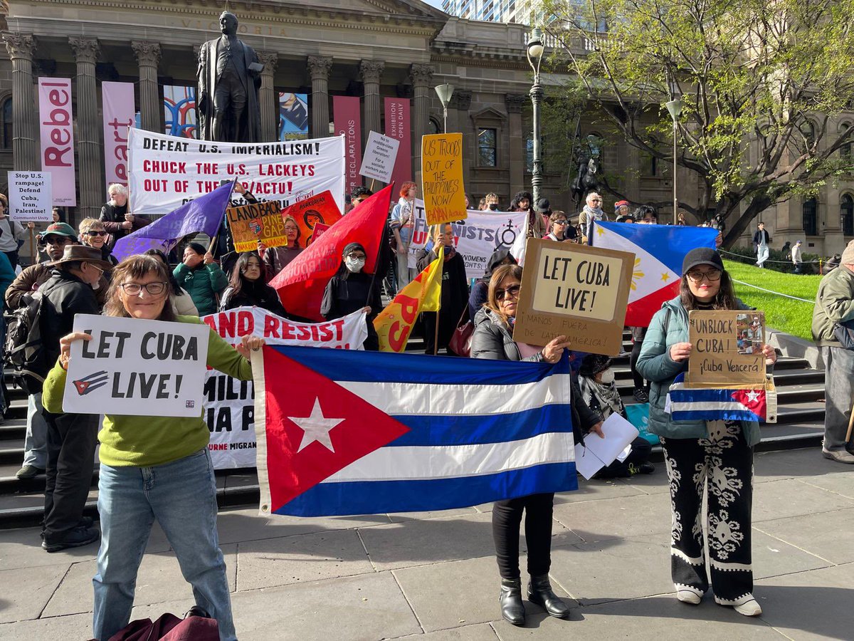 siempreconcuba's tweet photo. 🇦🇺🇨🇺 En Melbourne, #Australia se realizó un rally el 4 de julio contra los ataques de #EEUU. a #Cuba, #Venezuela, #Palestina y #Filipinas. Los manifestantes exigieron el fin del bloqueo y las agresiones imperialistas. 
✊❤️ 

#ICAPCuba #CubaNoEstáSol https://t.co/KgiOOuC53g