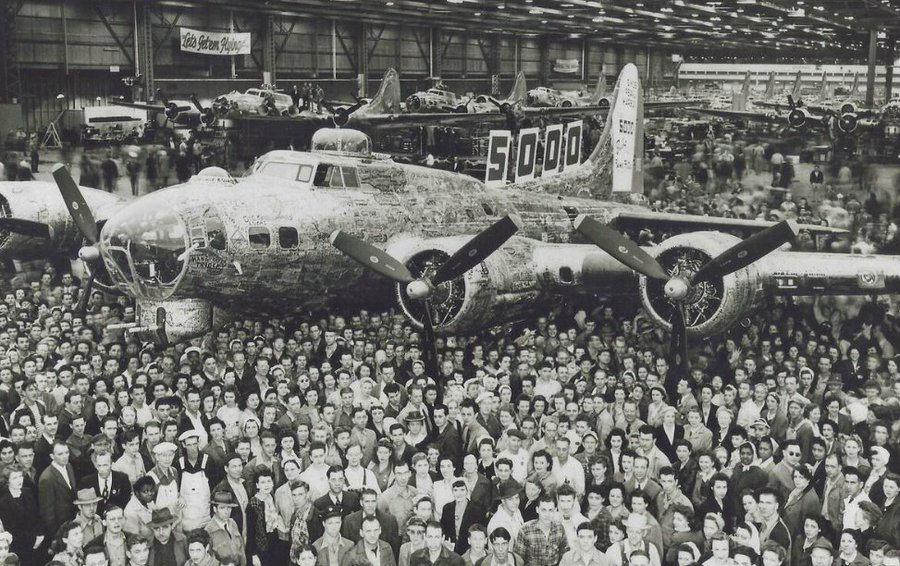 DrHelenFry's tweet photo. In 1944 the famous ‘Rosies’ proudly celebrated a major milestone: the completion of the 5,000th Boeing B-17 Flying Fortress. https://t.co/hEL5hP0KRx