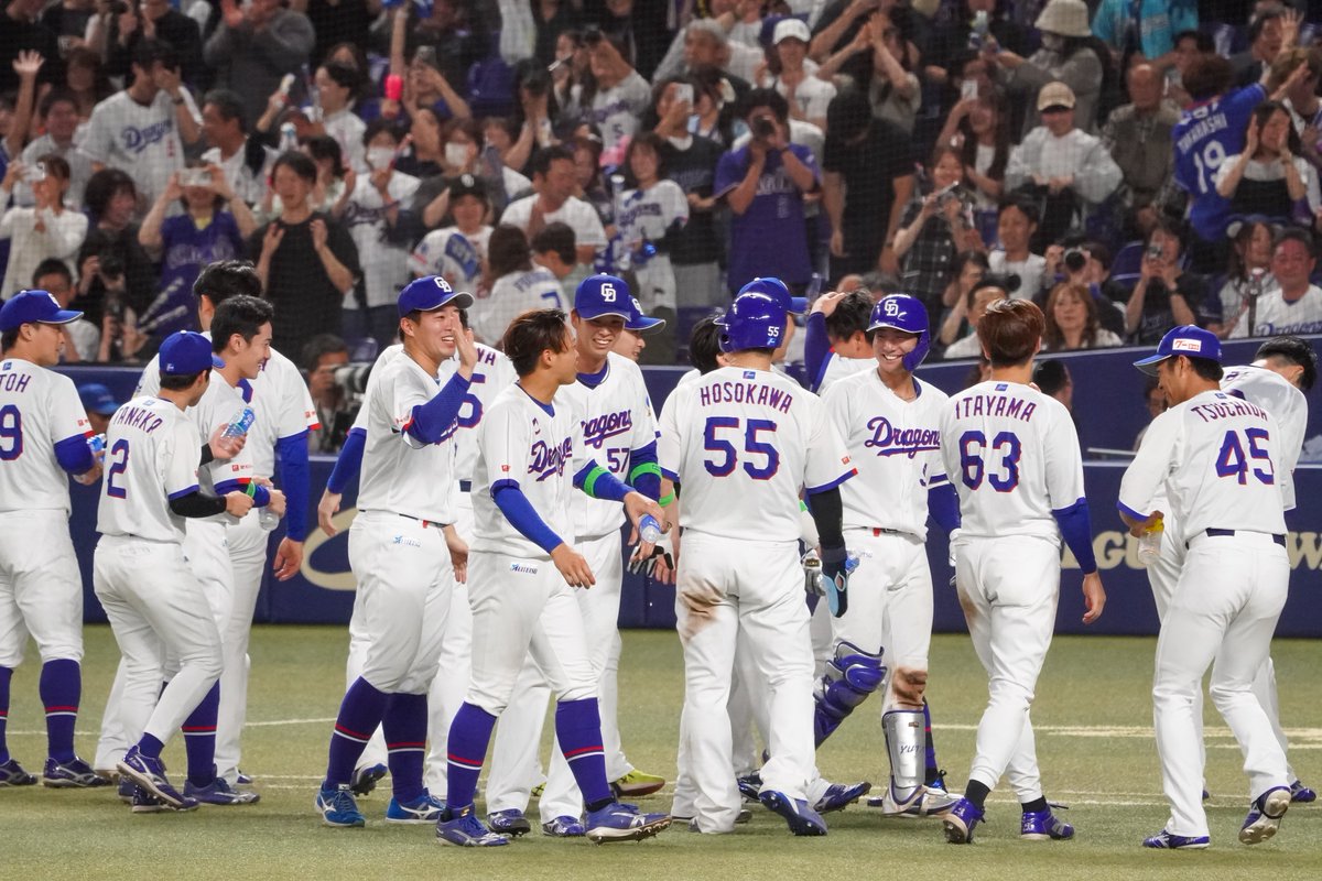 __dora89__'s tweet photo. 2026.06.05
⁡
みんなのわちゃわちゃ☺️
⁡
#中日ドラゴンズ
#Dragons
#石伊雄太
#阿部寿樹
#龍空 https://t.co/OlHgy80cbH