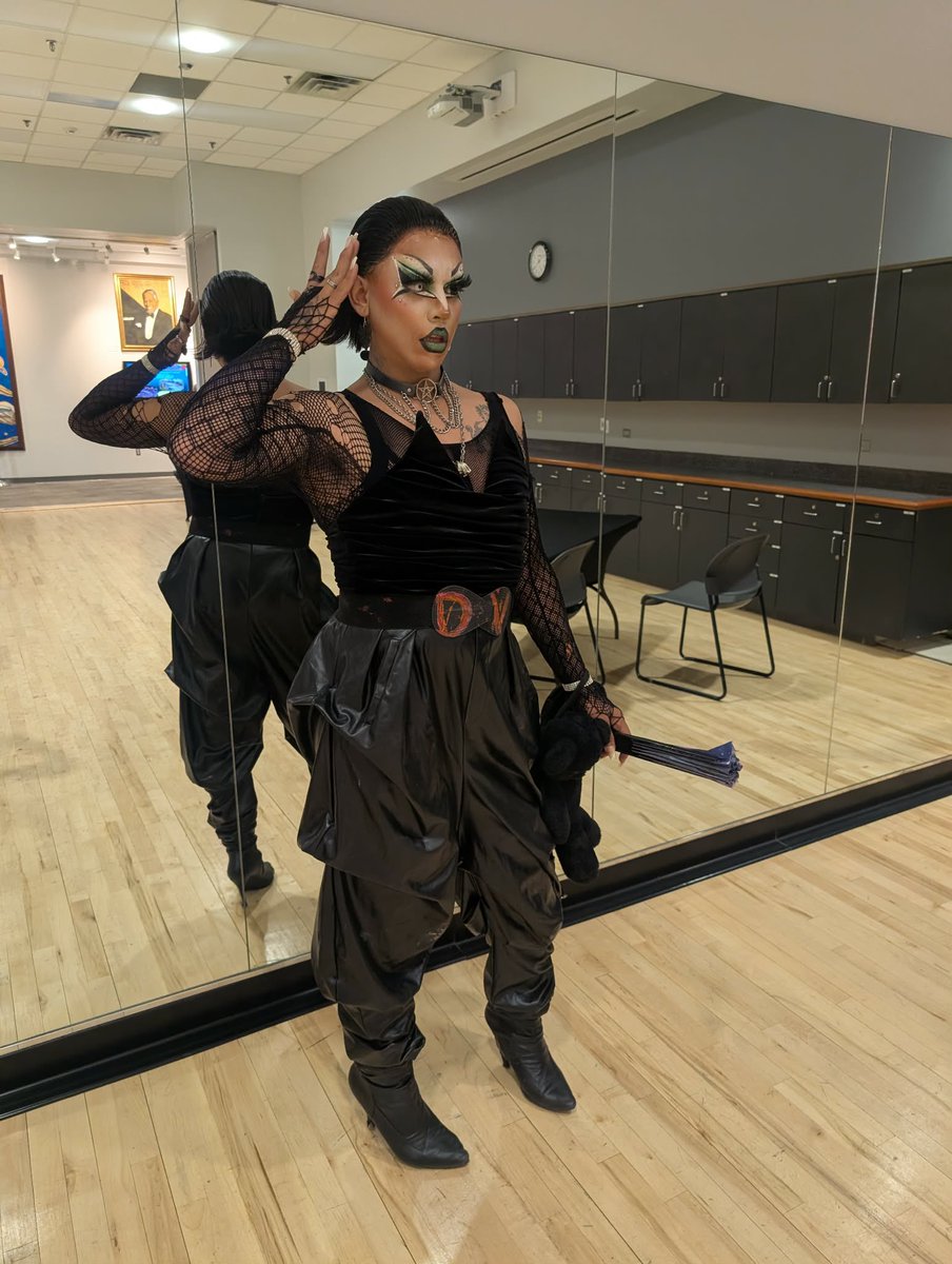 DaVaiVai's tweet photo. ๐๐
#dragartist #chudai #queerart #latino #altdrag https://t.co/jDlmuxEV5h