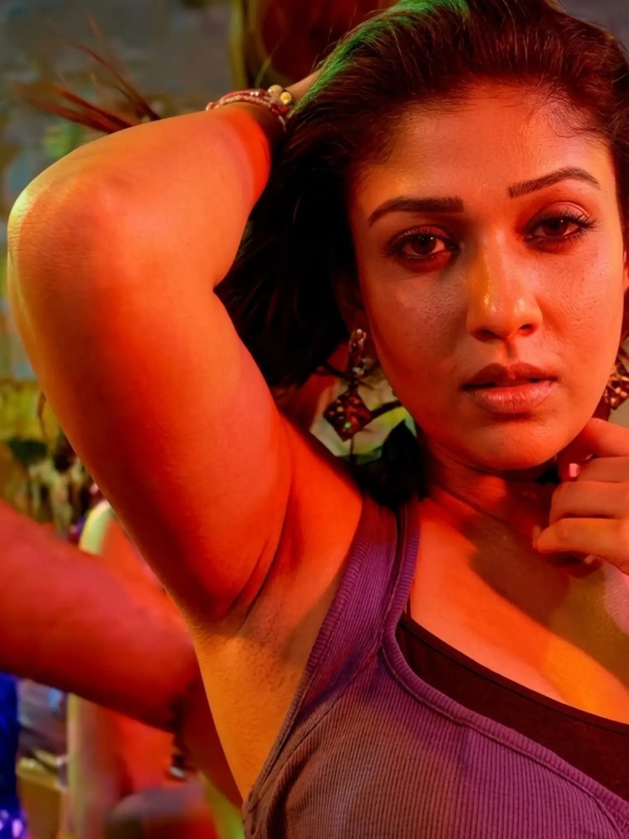 Nayanfans99's tweet photo. Sunday start with Nayan 😘👅 #Nayanthara @Nayanfans99 #Nayantharahot #Nayantharahotbody https://t.co/SXFr2GGXa9
