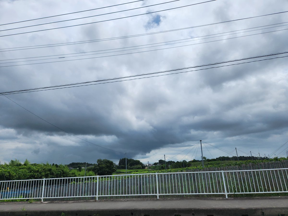 achu0808red's tweet photo. あっちは降ってそう🌧️ https://t.co/4T04ICt2xX