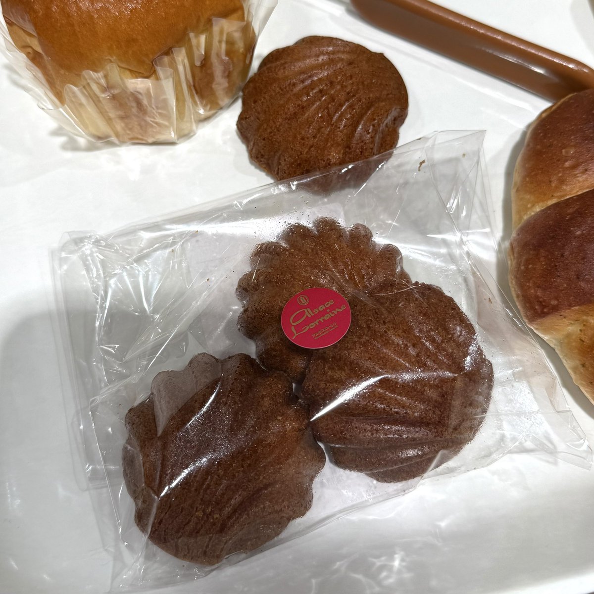 ryon__sub's tweet photo. 上野松坂屋B1のパン屋さんにずっと食べてみたかったバター餅売ってて...！🧈買って速攻食べちゃった。カリモチ美味しい。 https://t.co/ms7Piq9JBn