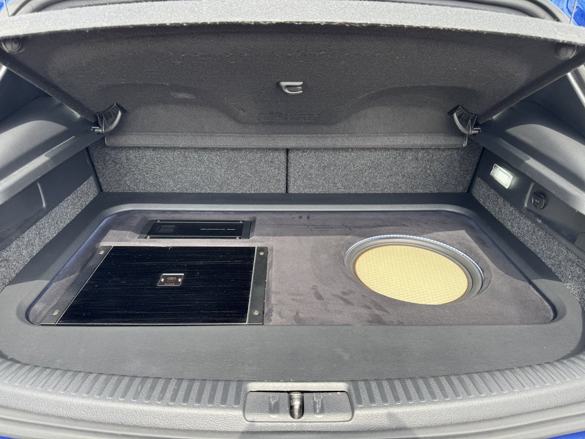 スピーカーとそれ用のアンプを更新しました。 スピーカーだけ変える