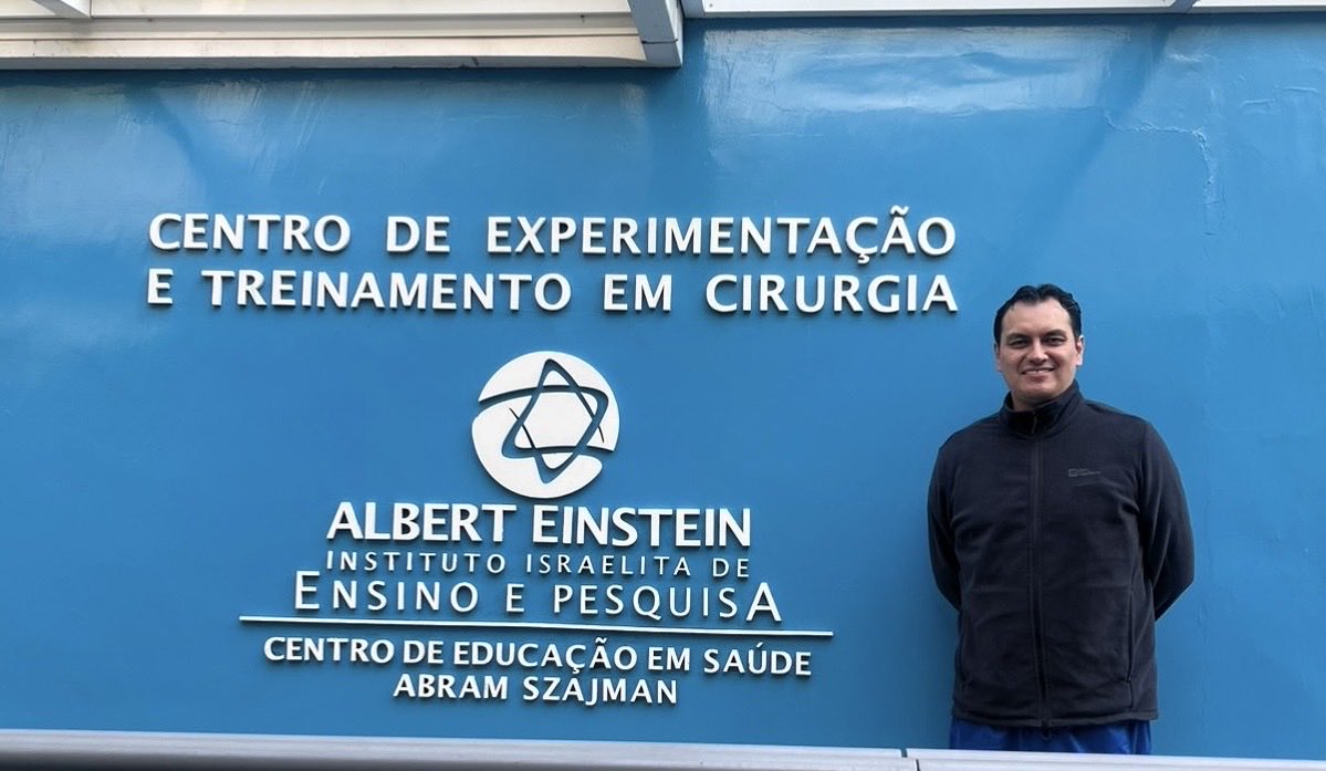 SCatuta's tweet photo. CERTIFICACIÓN INTERNACIONAL CIRUGÍA ROBÓTICA #DaVinci por HOSPITAL ISRAELITA ALBERT EINSTEIN en Sao Paulo - Brasil, apoyo institucional de #SOLCAQuito #Alem #Intuitive, entrenamiento en Centro Hospitalario Oncológico referente IRCAD América Latina (Hospital de Amor - Barretos) 🇧🇷 https://t.co/W38I8fFI8p