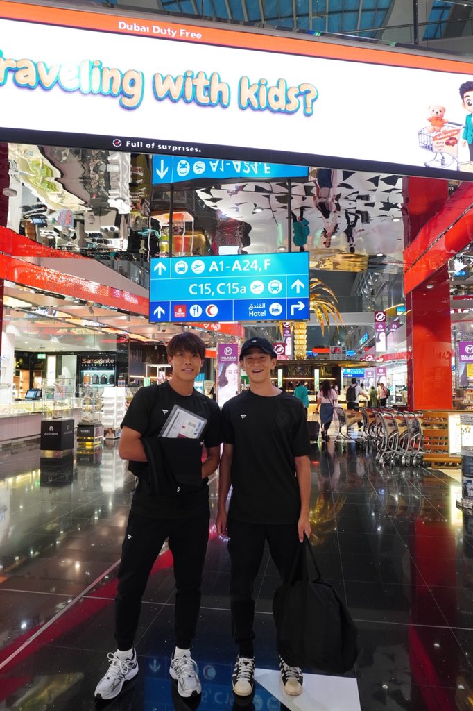 v_varenstaff's tweet photo. 🔷-𝙀𝙐𝙍𝙊𝙋𝙀 𝘾𝘼𝙈𝙋 𝟮𝟬𝟮𝟲 -🔶

ドバイ空港着、散策中です...🇦🇪🛫🇳🇱
※現地時間は朝5:43です⌚️

#vvaren #欧州キャンプ2026 #Jリーグ
#岩崎悠人 #松本天夢 #中村慶太 https://t.co/3iSVEdwTlA