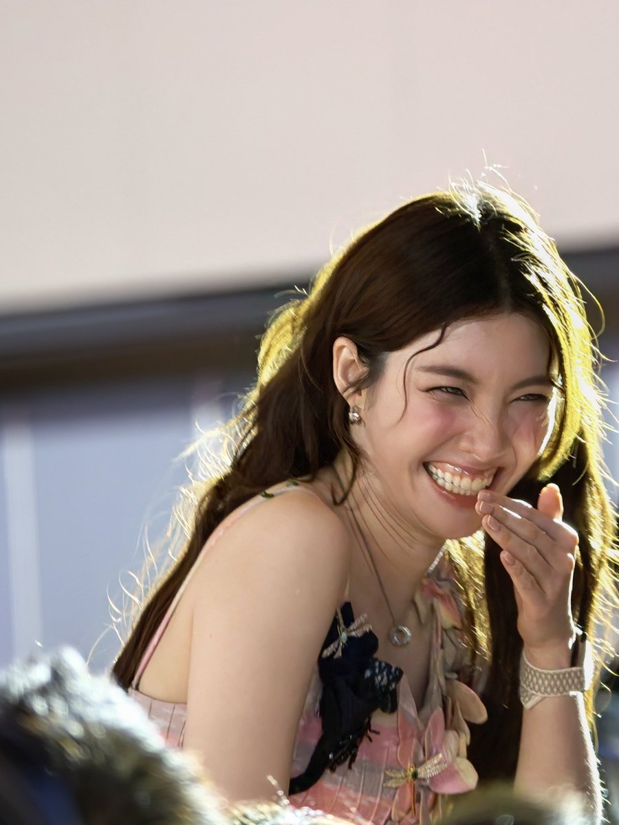 PK_auma's tweet photo. ลางาน เคลียร์ทุกอย่าง เพราะอยากเห็นรอยยิ้มเสียงหัวเราะของหลิงออม เจอกี่ครั้งก็ชุ่มชื่นหัวใจทุกครั้ง

LINGORM THAILAND FANTOUR #LingOrmKhonKaenFanMeet https://t.co/IpUluQS5Vz