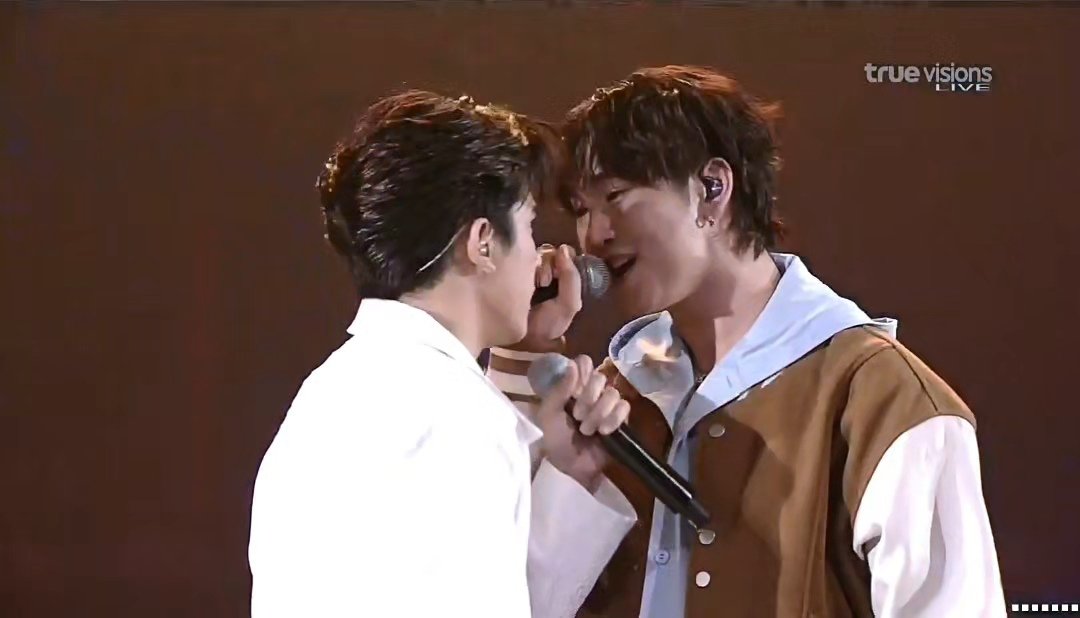 Mysunshine_PW's tweet photo. อยู่ไม่ไหว อยู่ม่ายหวาย เฮ๊ยยยยย บ้านAFมันน่ากลัว กลั๊วว กลัววววว 
ทั้งคู่เก่งมาก ได้โจทย์แล้ว ก็ทำออกมาให้เต็มที่สุดๆ เพลงส่งขนาดนี้แล้ว ก็ต้องโชว์กันหน่อย🫠🫣 

#บีมV6 #โอมV10 #TrueAF2026 https://t.co/c5mDnIgSqj