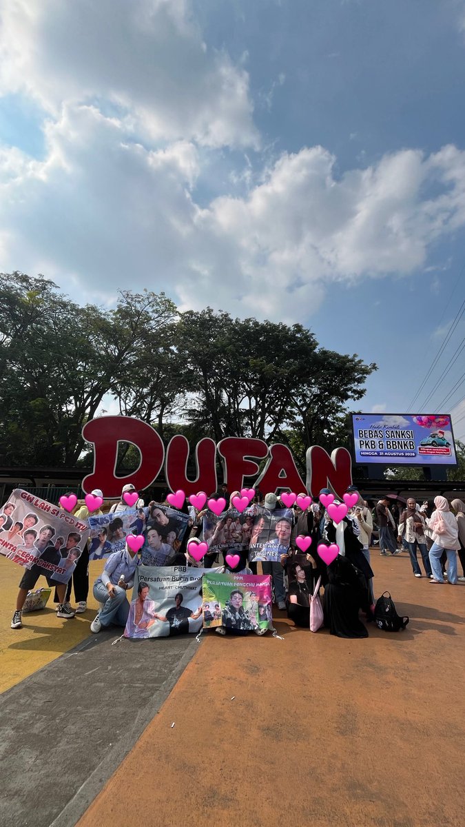 ourheartchu's tweet photo. Beussingindonesia, beussingdufan.
Thank you kemarin teman teman main di dufannyaaaaa😋 #beusbermain https://t.co/c7Cxq0eF04