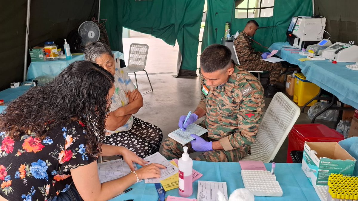 IndiaVenezuela's tweet photo. #OperaciónAmistad: el hospital de campaña indio siguió fortaleciendo los lazos de amistad con el pueblo venezolano gracias a su experiencia y atención.
#OperationAmistad - the Indian field hospital continued to strengthen the bonds of friendship with Venezuelans with its skill and care.