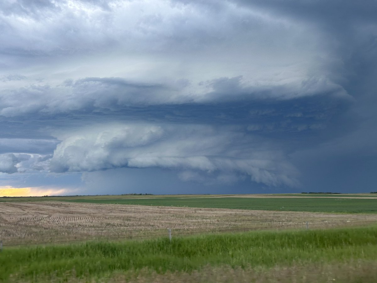 ABstorm_chaser's tweet photo. Mothership near Hanna #abstorm https://t.co/rEArsR0ItX
