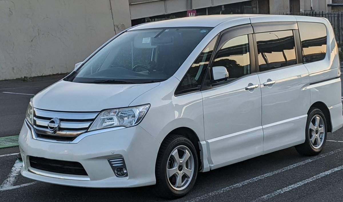 だれか、買う人居ないかなー 日産セレナ FC26 走行114000km 純正ナビ