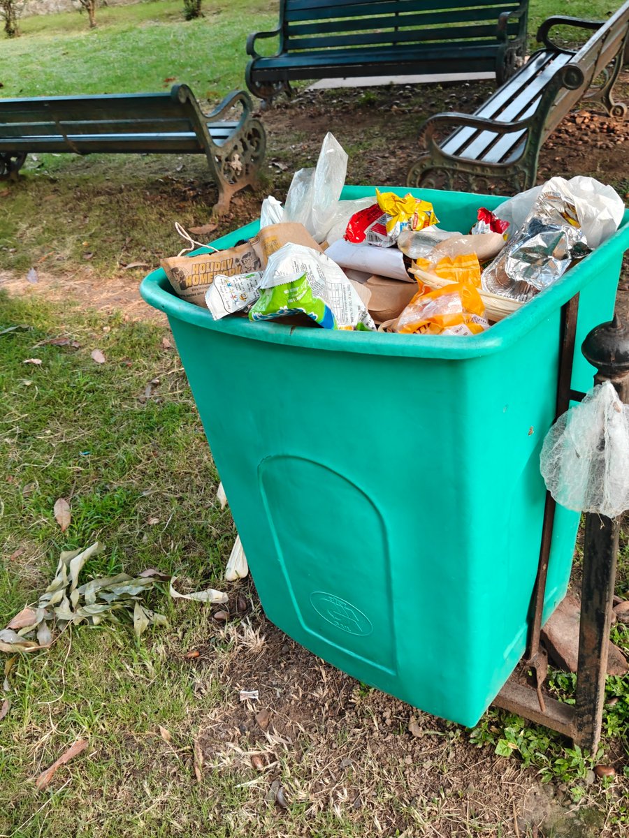 Ryegatecha's tweet photo. @MCChandigarh can the dustbins please be emptied in Garden of Annuals Park Sector 44B Part 1. The dustbins are overflowing for the past 2 to 3 days, https://t.co/c3lRT2yGen