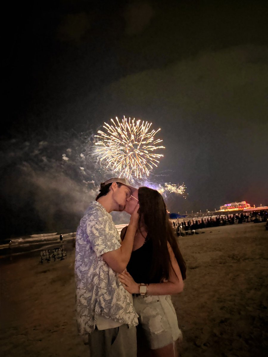 EternalsWrld's tweet photo. 🎇 😘 https://t.co/pskttSbkZT