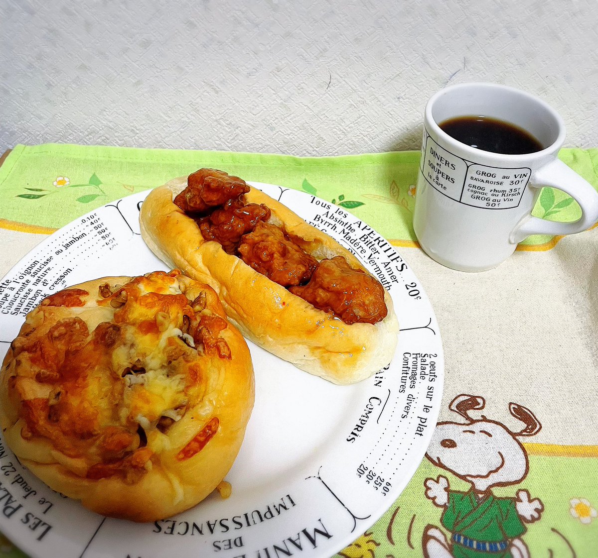 tatejima19's tweet photo. #アサカベーカリー  のパンを知ってから、コンビニやスーパーマーケットでパンを買わんことなった。日曜日は行列ができちょるんじゃが、さっき並んじょるひとがおらんかったけー、久々に行ったら、あたしのすきなくるみパンがあった。
パンが値下がりすることを、願って。 https://t.co/8xJvxZgR5I