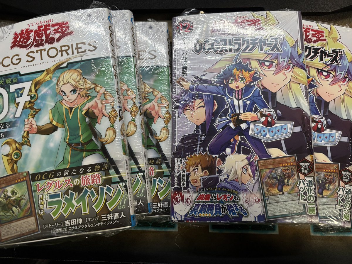 nidaime1015's tweet photo. 漫画買えた。ストラクチャーズは2冊しかなかった😭 https://t.co/DMfQg9P7F9