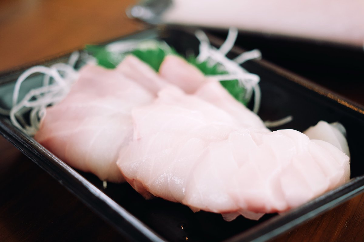 nasulens's tweet photo. 教えて頂いた那須のお魚屋さんに行ったら、めちゃでかいアブラボウズが3匹も！捌いてるところ見られてとても楽しめました。また行こう。 https://t.co/rZv60zISuZ